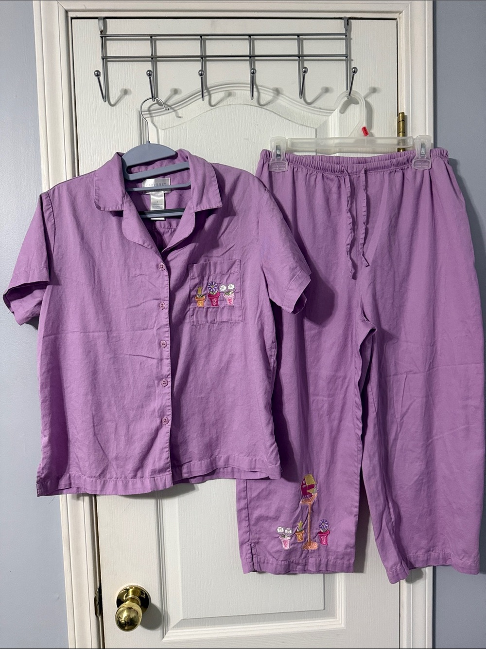 Vintage Cabernet Lavender Cotton Pajama Set Embroidered Flowers Capri Size small